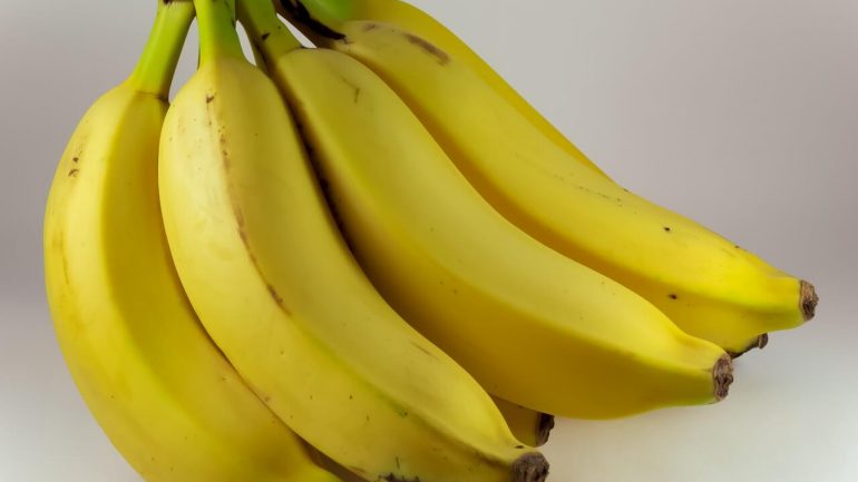 Video: Viete, čo všetko sa dá urobiť s banánom?