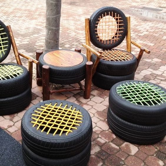 Záhradné sedenie zo starých pneumatík
