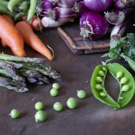 Zelenina pre začiatočníkov, ktorú môžete pestovať v interiéri