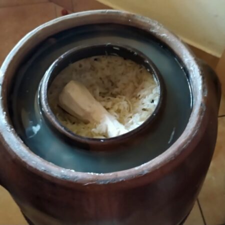 miešaná kvasená kapusta s chrenom