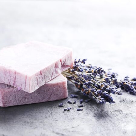 Prírodné levanduľové mydlo s dreveným uhlím a mätou