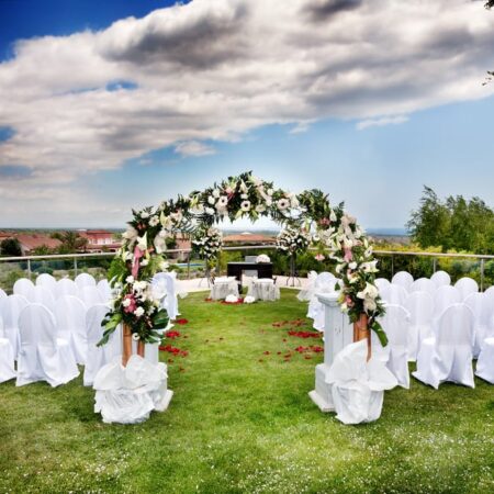 Svadobný oblúk z kvetov, ako ho urobiť za 1 deň?