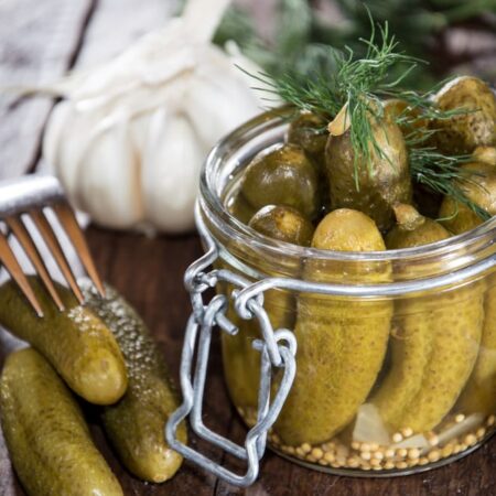 Nakladané uhorky s chrenom, vyskúšajte recept