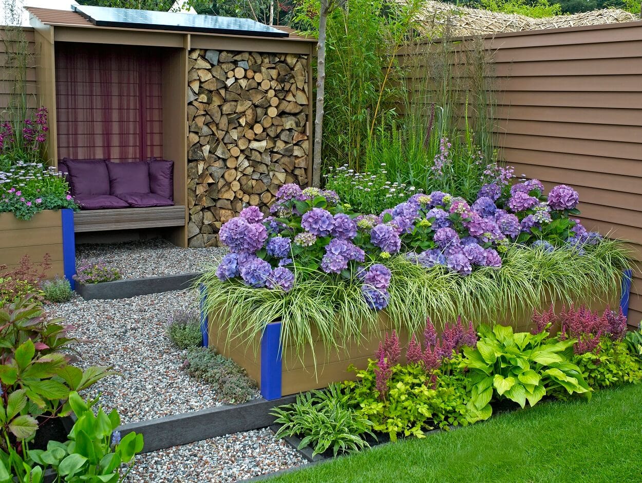 Vhodné tvary a materiály pre malé moderné záhrady