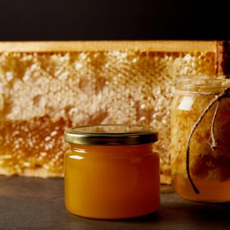 Surový med a prečo by ste ho mali jesť pre naše zdravie