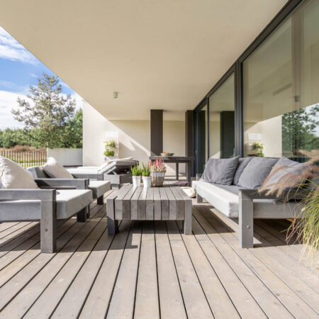 Aké rastliny vysadiť v blízkosti terasy orientovanej na juh