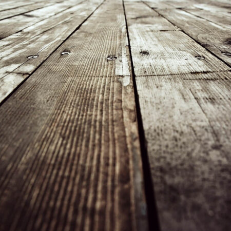 Čo je to biela pleseň a ako ju odstrániť z dreva