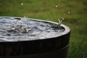 Dažďový sud, ako ho nainštalovať a prečo je to dobrý nápad