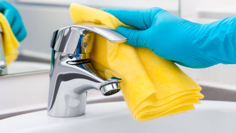 Ako efektívne upratať kúpeľňu: 5 kľúčových tipov