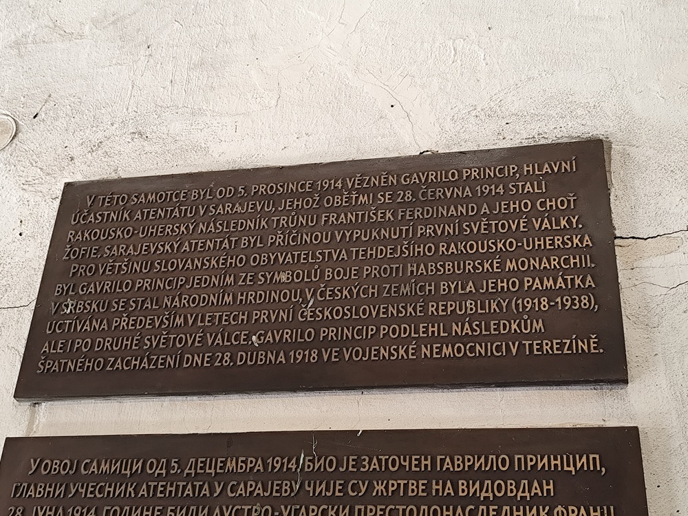 Cela Gavrila Principa patrí medzi najnavštevovanejšie miesta Malej pevnosti v Terezíne. Mladý Bosniansky Srb tu bol väznený po atentáte na následníka rakúsko-uhorského trónu Františka Ferdinanda d'Este. V roku 1918 v Terezíne zomrel na tuberkulózu.