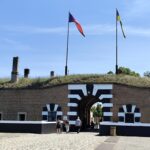 Terezín pozná každý. Len málokto však vie, prečo sem každoročne prichádzajú delegácie zo Srbska